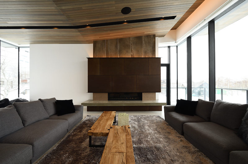 Jun Indoor Living Area | Lower Hirafu