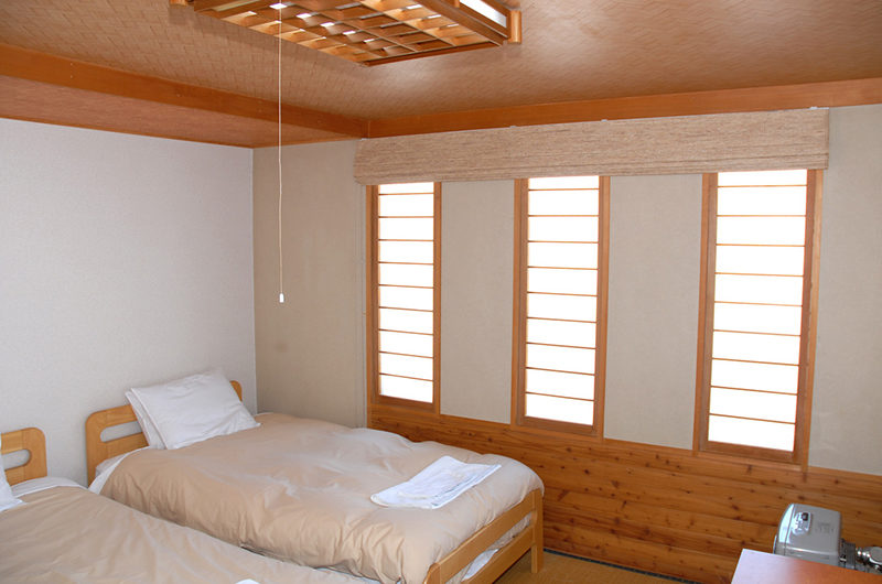 Jurin Cottage Twin Bedroom | East Hirafu