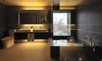 Niseko Kasetsu En-Suite Bathroom with Bathtub | Lower Hirafu