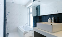 Kizuna Two Bedroom Premium Bathroom | Upper Hirafu