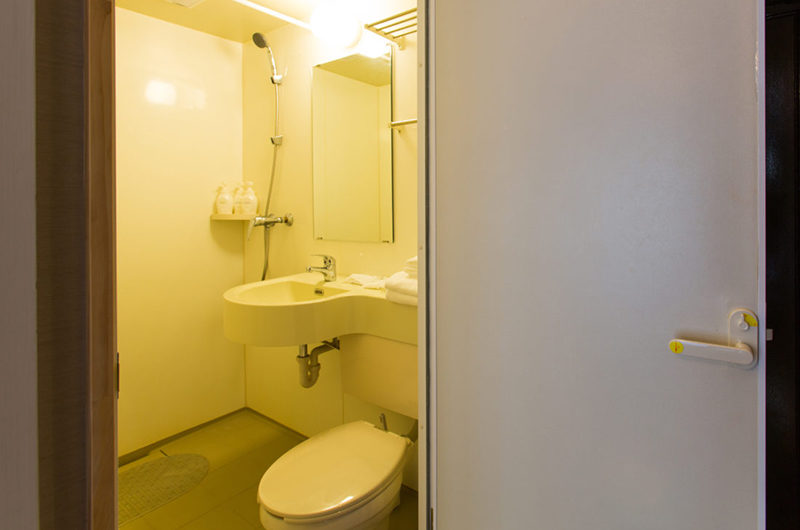 M Lodge Bathroom with Shower | Middle Hirafu Village