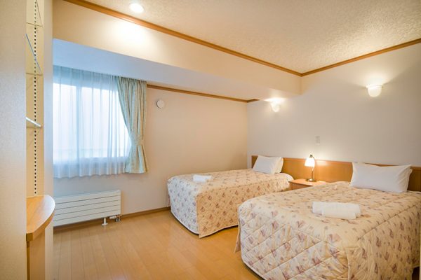Mountainside Palace Spacious Twin Bedroom | Upper Hirafu