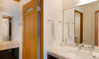 Mountainside Palace Bathroom with Mirror | Upper Hirafu
