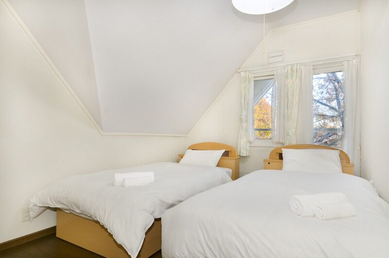 Powderhound Lodge Twin Bedroom with Wooden Floor | Upper Hirafu