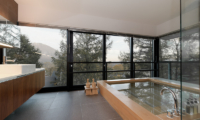 Setsugetsu Terrace En-Suite Bathroom with View | Middle Hirafu