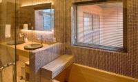Tsubaki En-Suite His and Hers Bathroom with Bathtub | Lower Hirafu