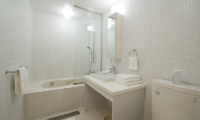 Birch Grove En-Suite Bathroom with Bathtub | Lower Hirafu