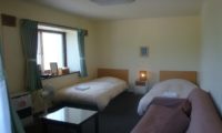 Black Diamond Lodge Twin Bedroom with Seating Area | Higashiyama