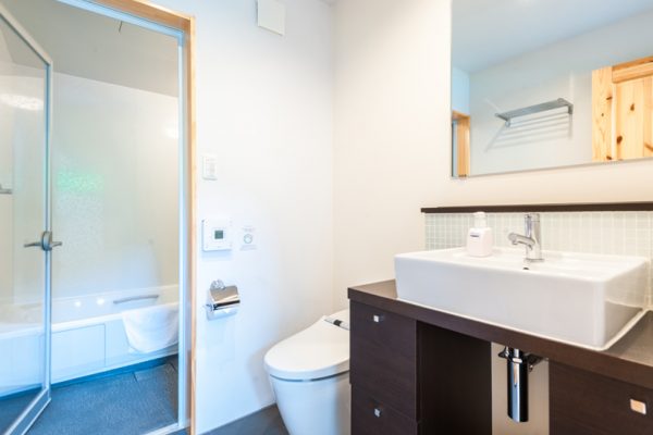 The Chalets at Country Resort Mashu Bathroom with Bathtub | West Hirafu
