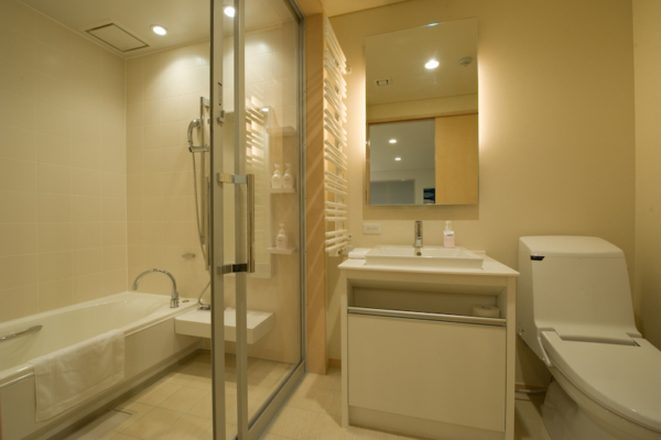 The Chalets at Country Resort Kinokawa Bathroom | West Hirafu