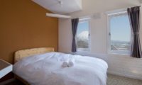 Downtown Lodge Bedroom with Mountain View | Middle Hirafu