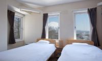Downtown Lodge Twin Bedroom with Mountain View | Middle Hirafu