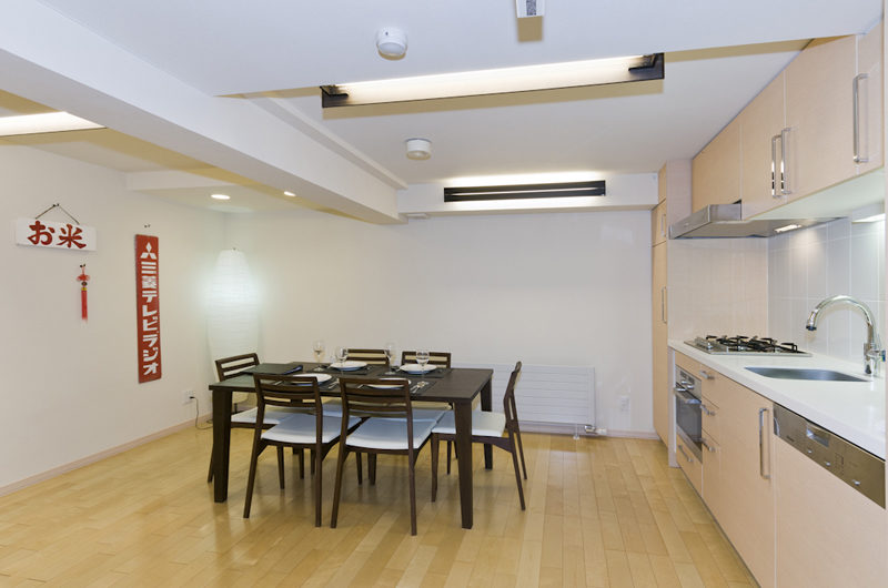 Futagoyama Two Bedroom Apartment Kitchen and Dining Area | Middle Hirafu Villag