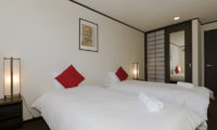 Futagoyama Five Bedroom Chalet Twin Bedroom | Middle Hirafu Villag