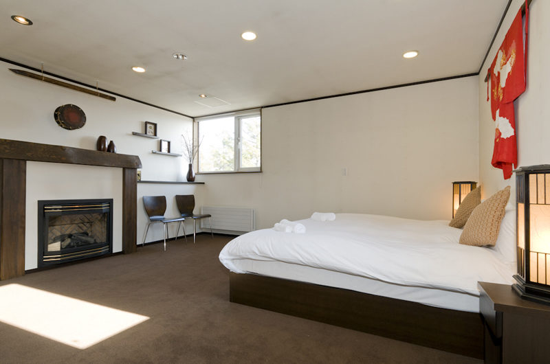 Futagoyama Five Bedroom Chalet Bedroom with Fireplace | Middle Hirafu Villag