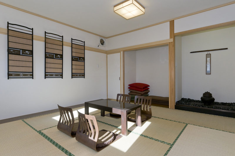 Futagoyama Five Bedroom Chalet Seating Area | Middle Hirafu Villag
