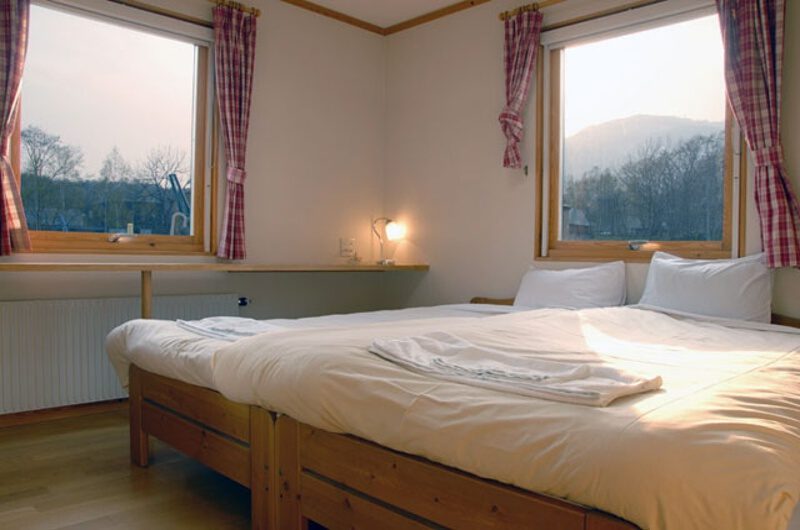 Hidamari Cottage Bedroom with Mountain View | Lower Hirafu