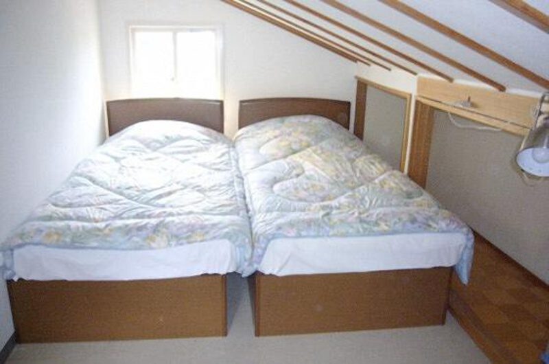 Niseko Chalet Twin Bedroom | Upper Hirafu