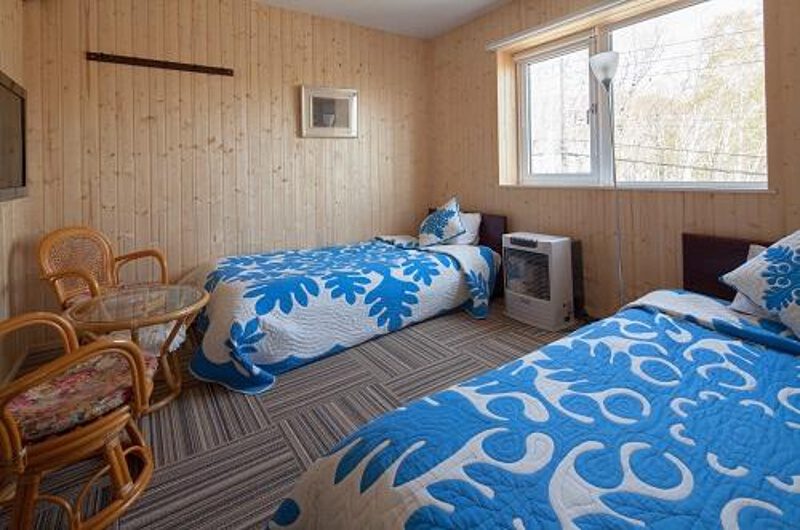 Niseko Auberge de Frying Pan Twin Bedroom with Seating Area | Annupuri
