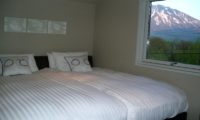 Niseko Star Chalet Bedroom with Mountain View | East Hirafu