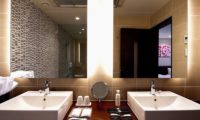 One Niseko Resort Towers His and Hers Bathroom with Mirror | Moiwa