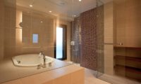 One Niseko Resort Towers En-Suite Bathroom with Bathtub | Moiwa