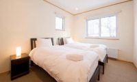 Ruby Chalet Twin Bedroom with Windows | East Hirafu