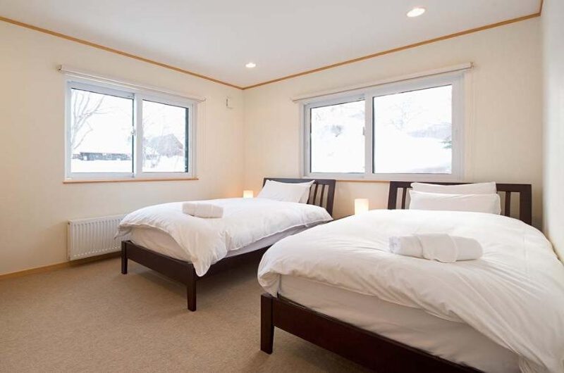Ruby Chalet Bedroom with Twin Beds | East Hirafu