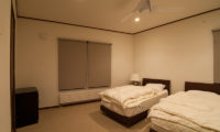 Snowbird Twin Bedroom with Carpet | Annupuri