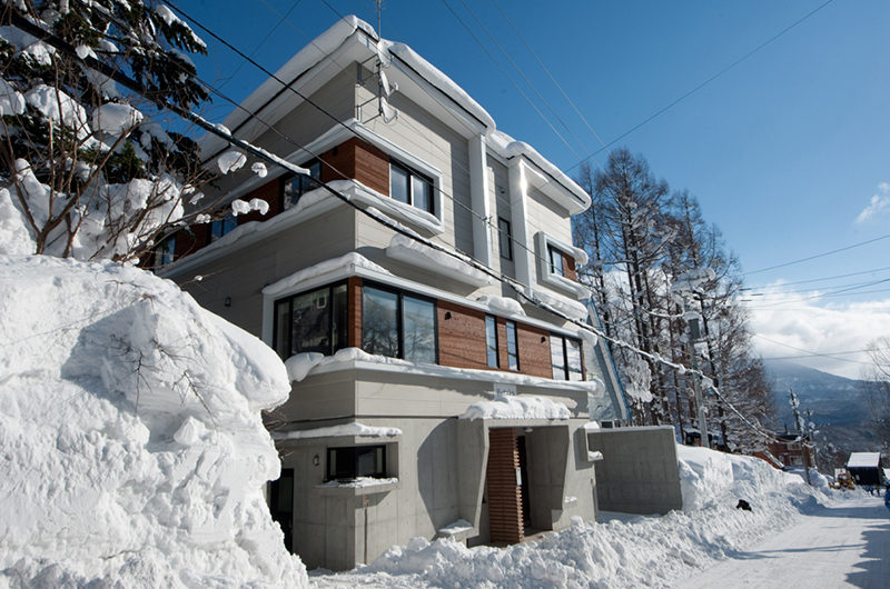 Yutaka Townhouses Exterior with Snow | Middle Hirafu