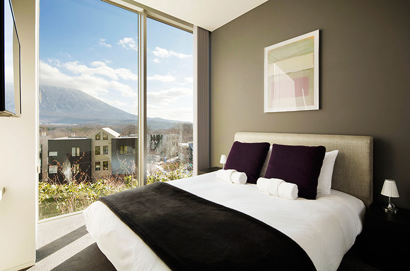 Terrazze Niseko Three Bedroom Alpine Views Bedroom | Middle Hirafu