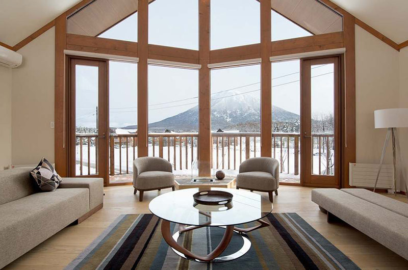 Eagle's Nest Living Area with Mountain View | West Hirafu