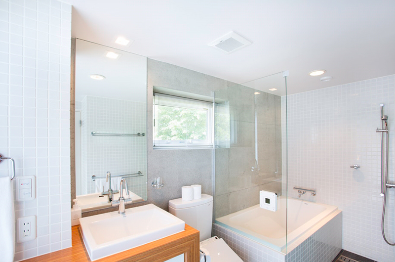 Asanagi En-Suite Bathroom | Middle Hirafu