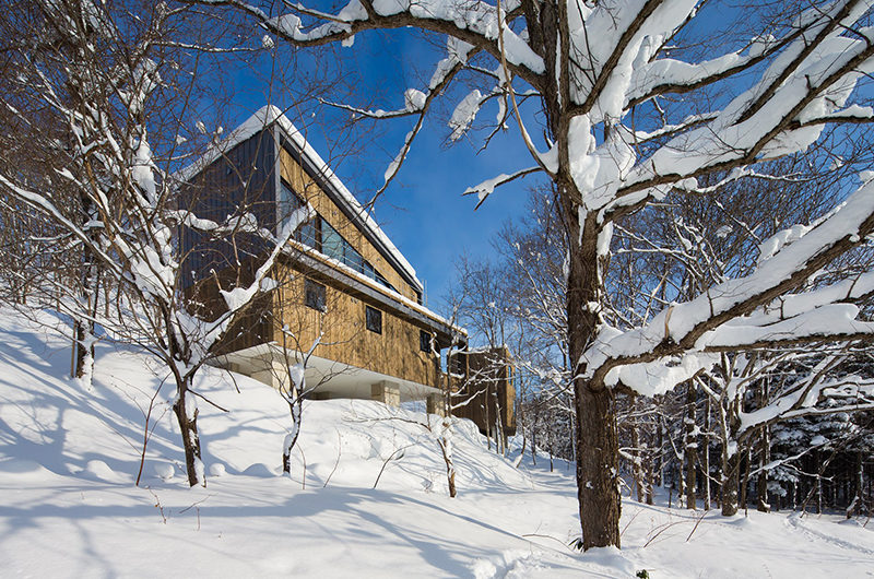 Kawasemi Residence Outdoor Area with Snow | Lower Hirafu