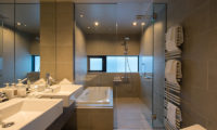 Aspect Niseko Bathroom with Bathtub | Middle Hirafu Village