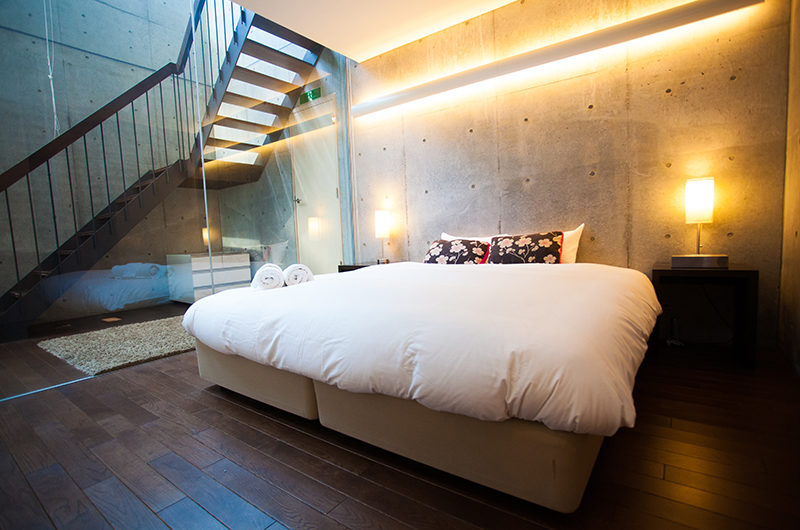 Full Circle Bedroom with Up Stairs | Middle Hirafu