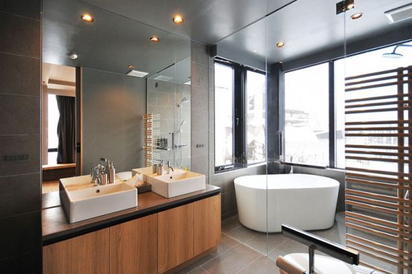 Matthew Suites En-Suite Bathroom | Middle Hirafu