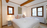 Nupuri Cottage Bedroom with Windows | Lower Hirafu