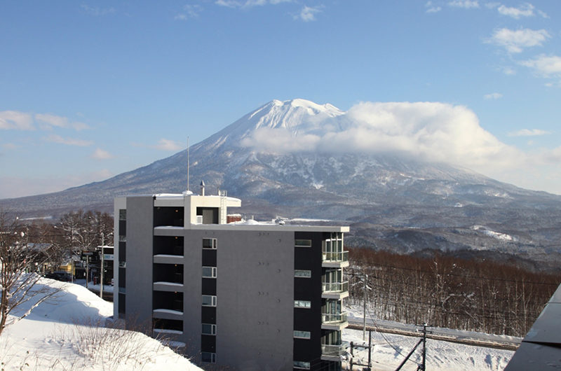 Snow Crystal Outdoor Area with Mountain View | Upper Hirafu