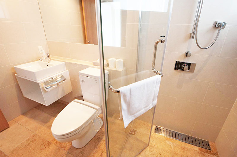 Snow Crystal Bathroom with Shower | Upper Hirafu