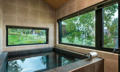 Tahoe Lodge Bathtub with View | East Hirafu