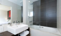 The Freshwater Bathroom with Bathtub | Middle Hirafu