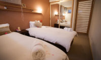 Yuki Yama Apartments Twin Bedroom | Middle Hirafu