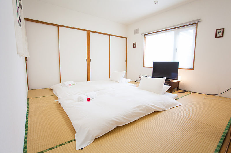 Yume House Japanese Style Twin Bedroom with TV | Middle Hirafu