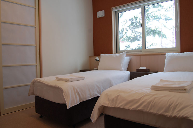Yutaka Townhouses Twin Bedroom | Middle Hirafu