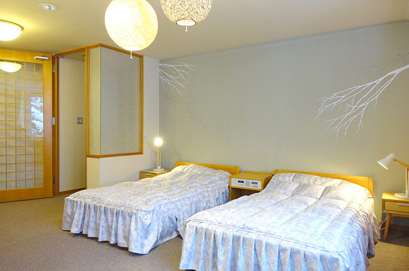 Ebina Chalet and Lodge Twin Bedroom | Moiwa