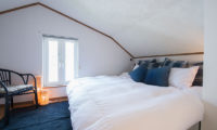 Kuma Cabin King Size Bed | Lower Hirafu