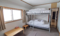 Lodge Bamboo B&B Bunk Beds with Carpet | Middle Hirafu