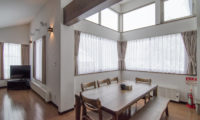 Shungyo Dining Area with Wooden Floor | East Hirafu