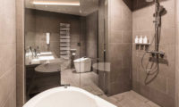 Haven Niseko His and Hers Bathroom with Shower | Middle Hirafu